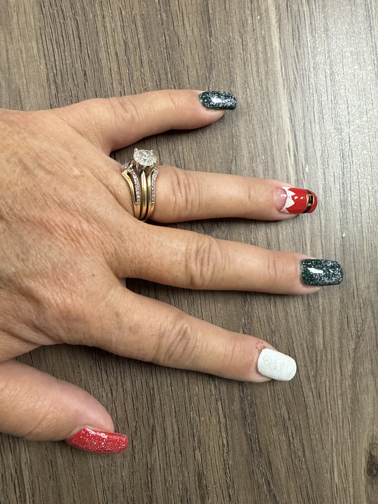 Magic Nails logo